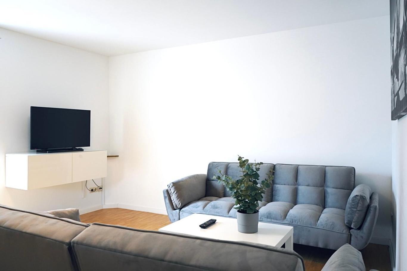 Stilvolles Apartment In Stadtnaehe-Parkplatz- 4 Personen- Balkon Wolfsburg Eksteriør billede