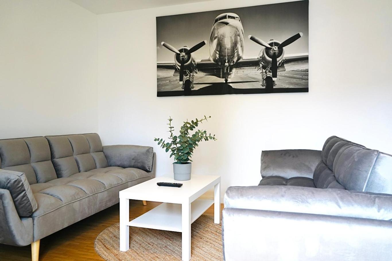 Stilvolles Apartment In Stadtnaehe-Parkplatz- 4 Personen- Balkon Wolfsburg Eksteriør billede