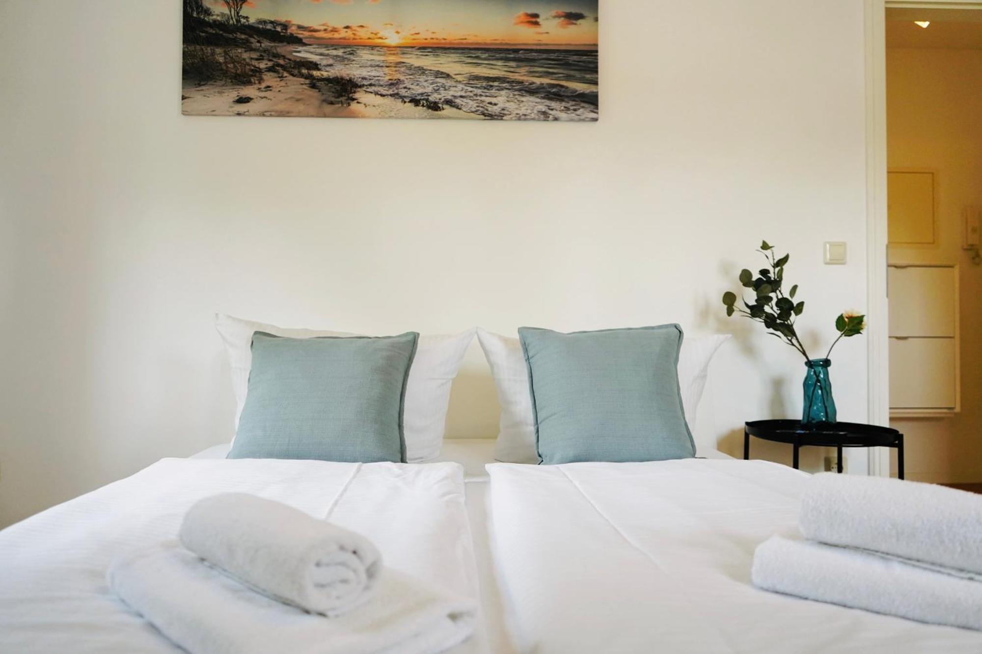 Stilvolles Apartment In Stadtnaehe-Parkplatz- 4 Personen- Balkon Wolfsburg Eksteriør billede