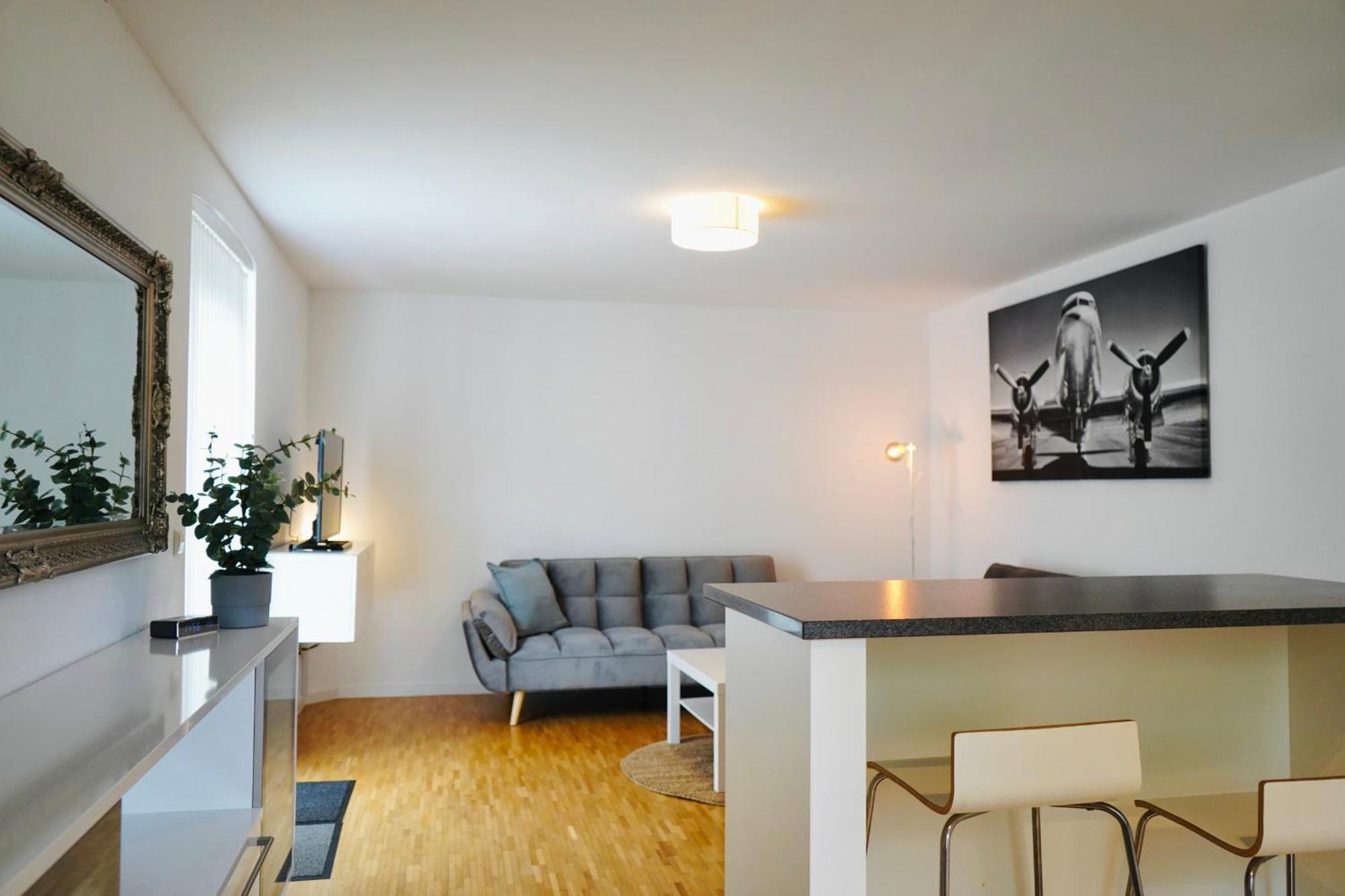 Stilvolles Apartment In Stadtnaehe-Parkplatz- 4 Personen- Balkon Wolfsburg Eksteriør billede