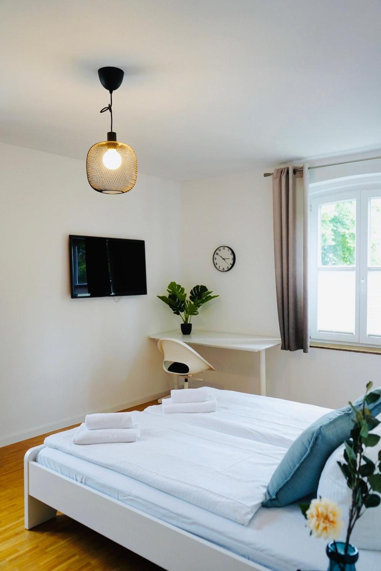Stilvolles Apartment In Stadtnaehe-Parkplatz- 4 Personen- Balkon Wolfsburg Eksteriør billede