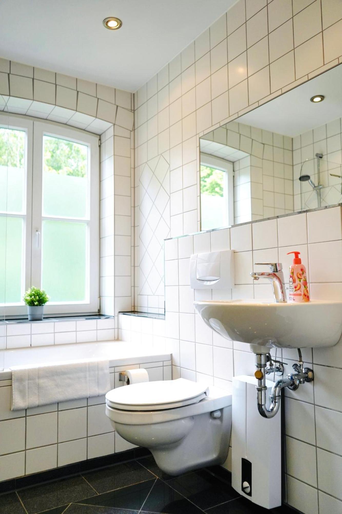 Stilvolles Apartment In Stadtnaehe-Parkplatz- 4 Personen- Balkon Wolfsburg Eksteriør billede