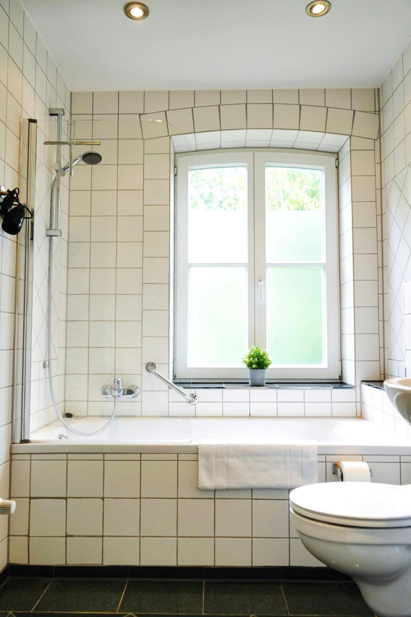 Stilvolles Apartment In Stadtnaehe-Parkplatz- 4 Personen- Balkon Wolfsburg Eksteriør billede